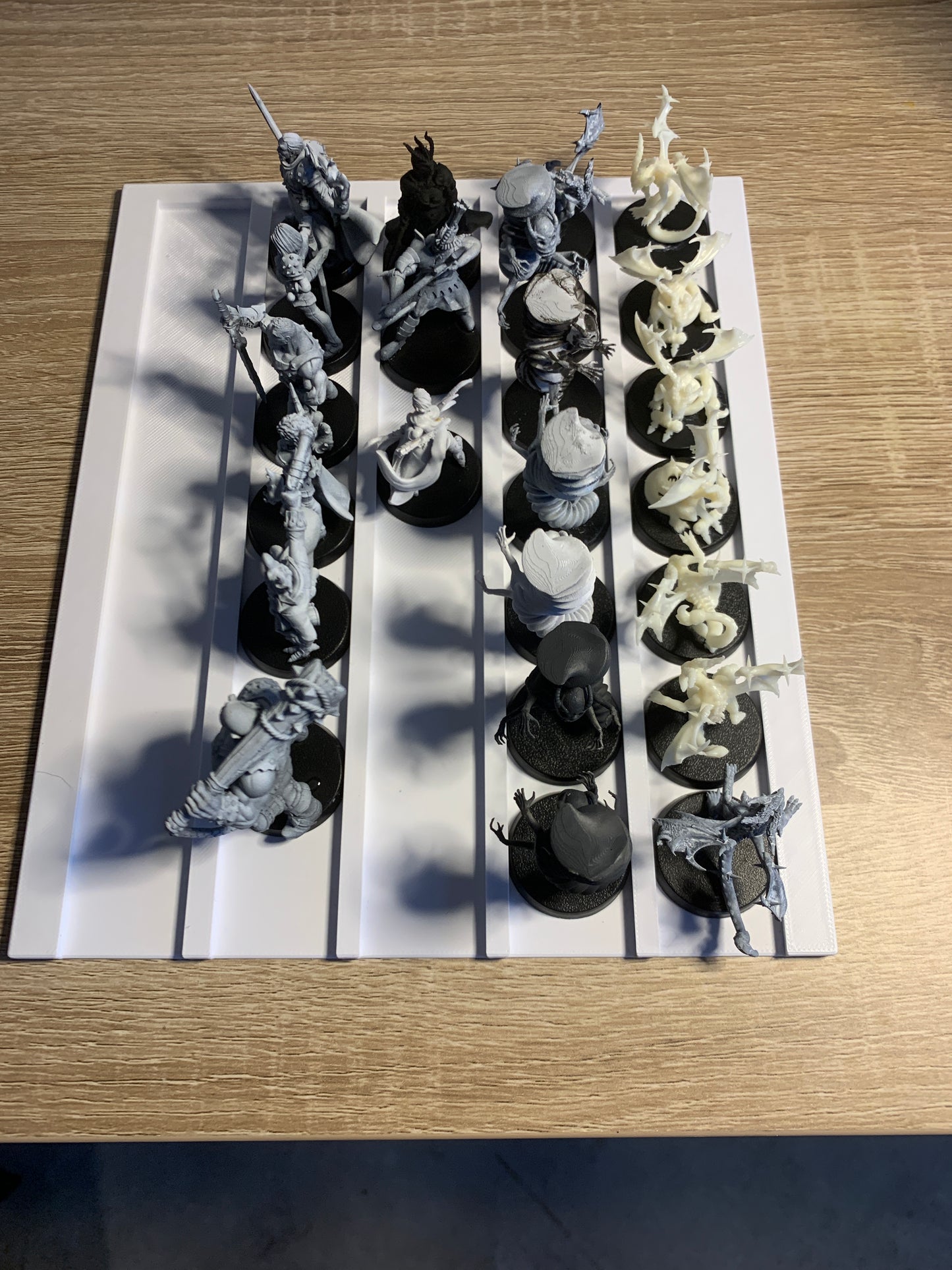 Battle Cube Tray for holding Miniatures with 28mm bases