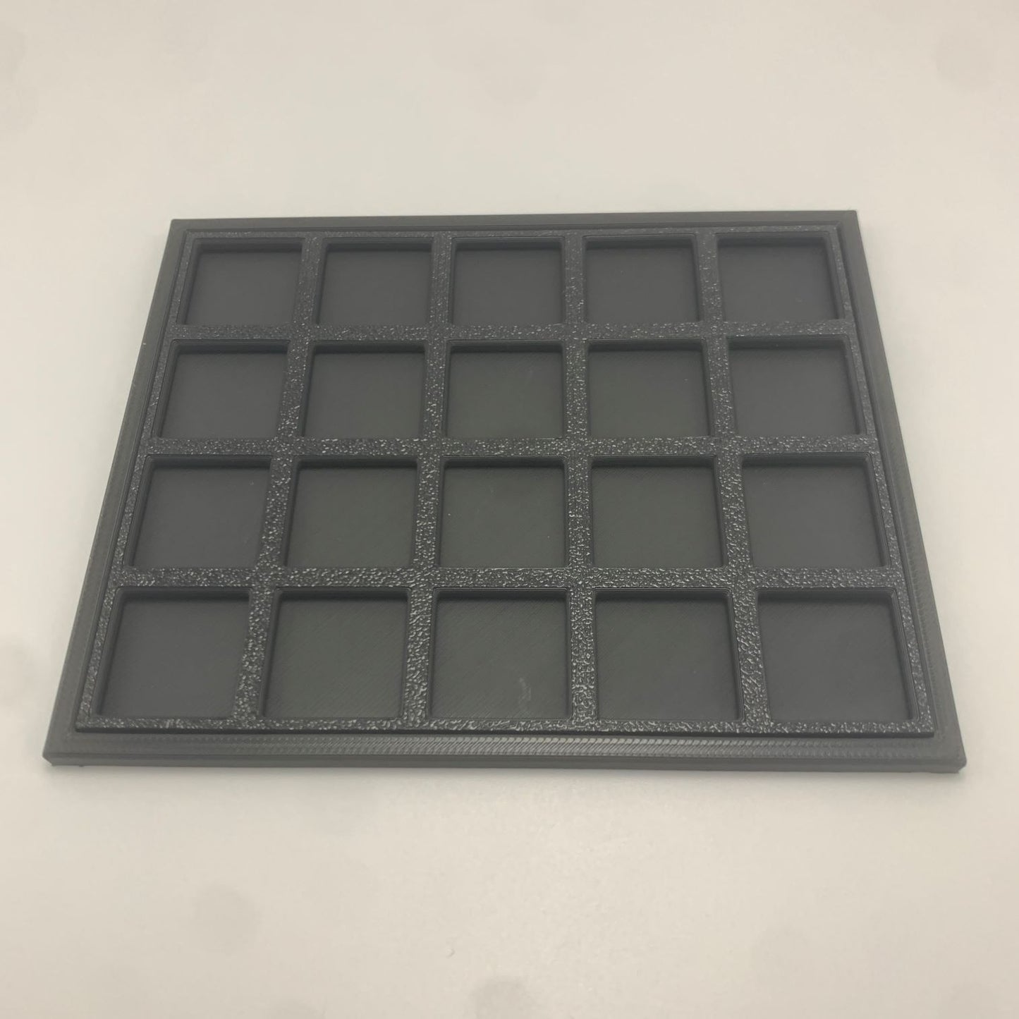 20 to 25mm Adapters with matching 25mm Movement Trays perfect for war gaming or other tabletop games